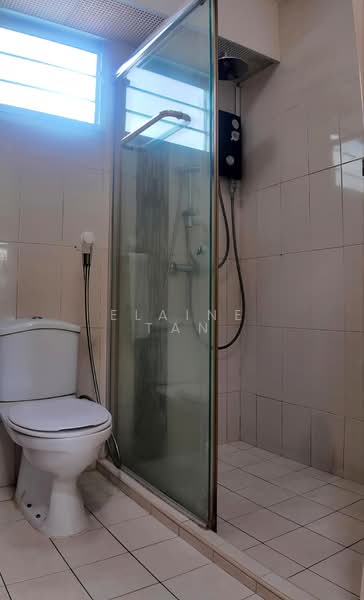 453C Fernvale Road, 453C Fernvale Road, 3 Bedrooms, 990 sqft, HDB Flat For Sale, by Elaine Tan, 500168223 - Bathroom - PropertyGuru.com.sg