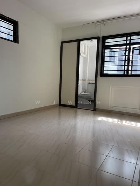 304 Shunfu Road, 304 Shunfu Road, 3 Bedrooms, 990 sqft, HDB Flat For Sale, by W J Wong, 500168224 - Bathroom - PropertyGuru.com.sg