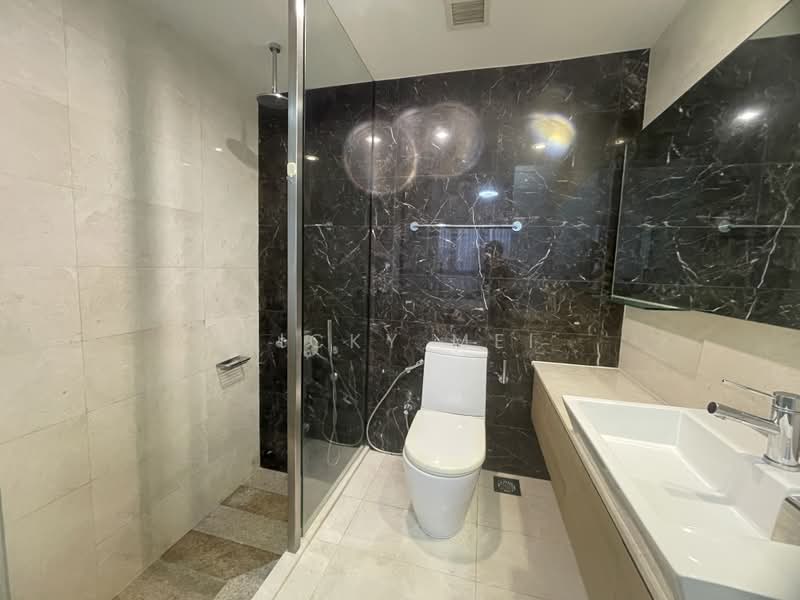Centro Residences, 59 Ang Mo Kio Avenue 8, 2 Bedrooms, 872 sqft, Condominium For Sale, by Vicky Mei, 500168225 - Master Bathroom - PropertyGuru.com.sg
