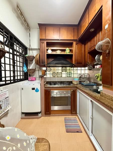 325 Sembawang Crescent, 325 Sembawang Crescent, 3 Bedrooms, 1,302 sqft, HDB Flat For Sale, by KangLing Beh, 500168250 - Kitchen - PropertyGuru.com.sg