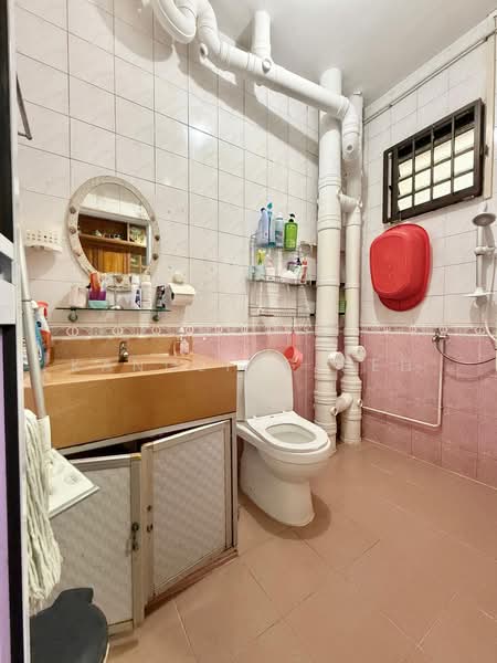 325 Sembawang Crescent, 325 Sembawang Crescent, 3 Bedrooms, 1,302 sqft, HDB Flat For Sale, by KangLing Beh, 500168250 - Bathroom - PropertyGuru.com.sg