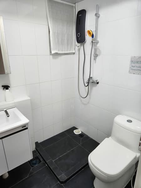 878B Tampines Avenue 8, 878B Tampines Avenue 8, 2 Bedrooms, 732 sqft, HDB Flat For Sale, by Goh Hong Peng, 500168255 - Bathroom - PropertyGuru.com.sg