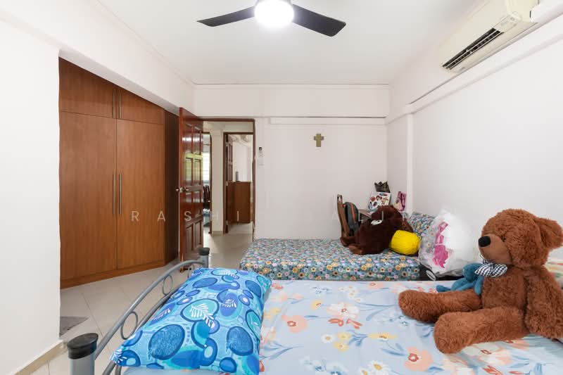 552 Jurong West Street 42, 552 Jurong West Street 42, 3 Bedrooms, 1,453 sqft, HDB Flat For Sale, by Rashid Salim, 500168276 - Bedroom - PropertyGuru.com.sg