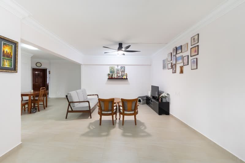 552 Jurong West Street 42, 552 Jurong West Street 42, 3 Bedrooms, 1,453 sqft, HDB Flat For Sale, by Rashid Salim, 500168276 - Living Room - PropertyGuru.com.sg