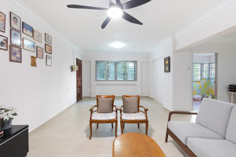 552 Jurong West Street 42, 552 Jurong West Street 42, 3 Bedrooms, 1,453 sqft, HDB Flat For Sale, by Rashid Salim, 500168276 - Living Room - PropertyGuru.com.sg