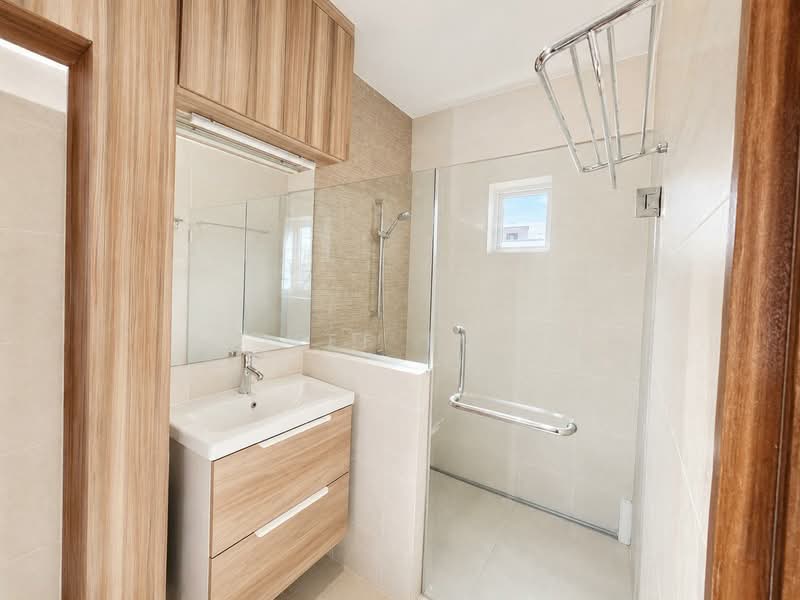 551 Jurong West Street 42, 551 Jurong West Street 42, 4 Bedrooms, 1,442 sqft, HDB Flat For Sale, by Jeff Foo, 500168283 - Bathroom - PropertyGuru.com.sg