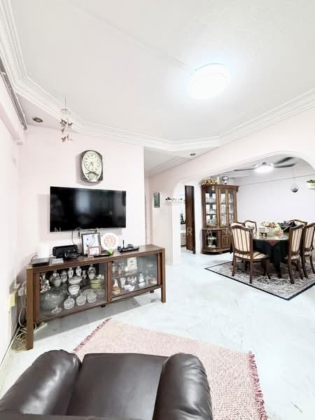 420 Bedok North Street 1, 420 Bedok North Street 1, 2 Bedrooms, 883 sqft, HDB Flat For Sale, by Nona Kirana, 500168286 - Living Room - PropertyGuru.com.sg