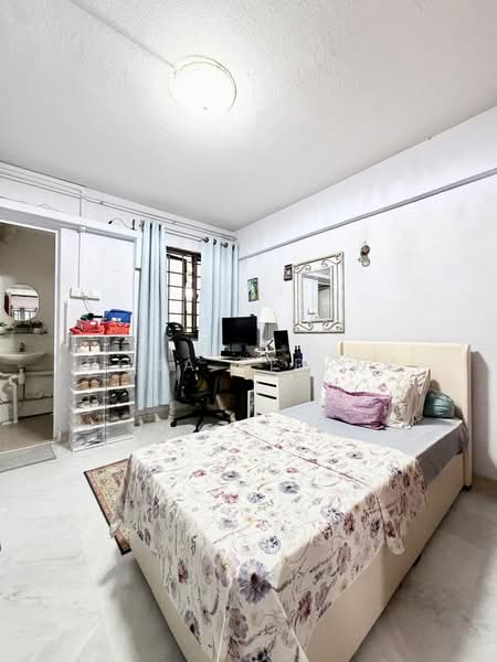 420 Bedok North Street 1, 420 Bedok North Street 1, 2 Bedrooms, 883 sqft, HDB Flat For Sale, by Nona Kirana, 500168286 - Bedroom - PropertyGuru.com.sg