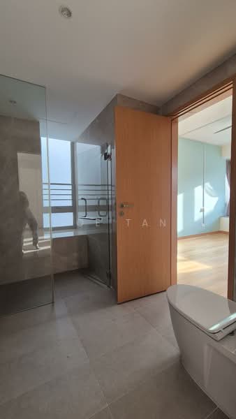 8 @ Mount Sophia, 8 Mount Sophia, 1 Bedroom, 915 sqft, Condominium For Rent, by Joe Tan, 500168287 - Bathroom - PropertyGuru.com.sg