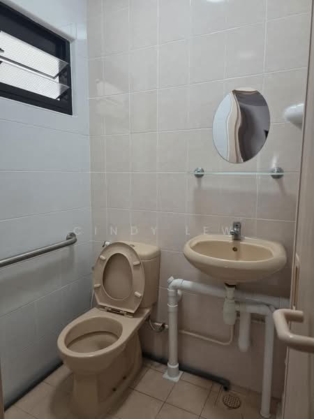 40 Bedok South Road, 40 Bedok South Road, 2 Bedrooms, 721 sqft, HDB Flat For Rent, by Cindy Lew, 500168299 - Bathroom - PropertyGuru.com.sg
