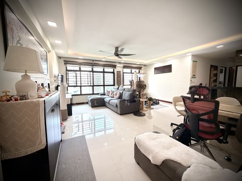 818C Choa Chu Kang Avenue 1, 818C Choa Chu Kang Avenue 1, 3 Bedrooms, 1,205 sqft, HDB Flat For Sale, by Kelvin Su, 500168300 - Living Room - PropertyGuru.com.sg