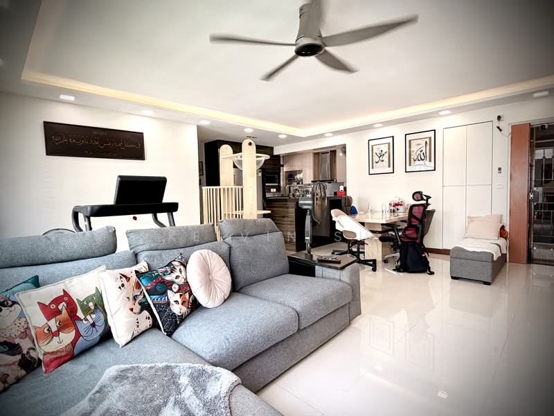 818C Choa Chu Kang Avenue 1, 818C Choa Chu Kang Avenue 1, 3 Bedrooms, 1,205 sqft, HDB Flat For Sale, by Kelvin Su, 500168300 - Living Room - PropertyGuru.com.sg