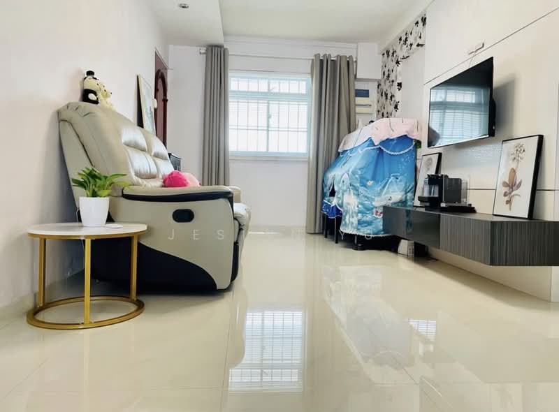 241 Bukit Batok East Avenue 5, 241 Bukit Batok East Avenue 5, 2 Bedrooms, 726 sqft, HDB Flat For Rent, by Jeslyn Yu, 500168330 - Living Room - PropertyGuru.com.sg