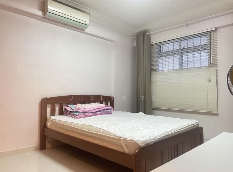 241 Bukit Batok East Avenue 5, 241 Bukit Batok East Avenue 5, 2 Bedrooms, 726 sqft, HDB Flat For Rent, by Jeslyn Yu, 500168330 - Bedroom - PropertyGuru.com.sg