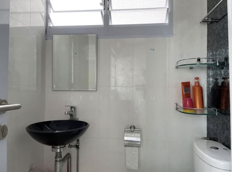 241 Bukit Batok East Avenue 5, 241 Bukit Batok East Avenue 5, 2 Bedrooms, 726 sqft, HDB Flat For Rent, by Jeslyn Yu, 500168330 - Bathroom - PropertyGuru.com.sg