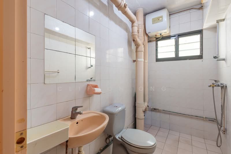325 Sembawang Crescent, 325 Sembawang Crescent, 3 Bedrooms, 1,292 sqft, HDB Flat For Sale, by Clifton Ong, 500168331 - Bathroom - PropertyGuru.com.sg