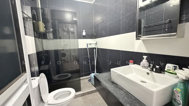 107 Rivervale Walk, 107 Rivervale Walk, 3 Bedrooms, 1,087 sqft, HDB Flat For Rent, by Mario Ong Jun Zhi, 500168334 - Bathroom - PropertyGuru.com.sg
