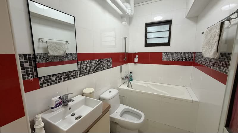 107 Rivervale Walk, 107 Rivervale Walk, 3 Bedrooms, 1,087 sqft, HDB Flat For Rent, by Mario Ong Jun Zhi, 500168334 - Bathroom - PropertyGuru.com.sg