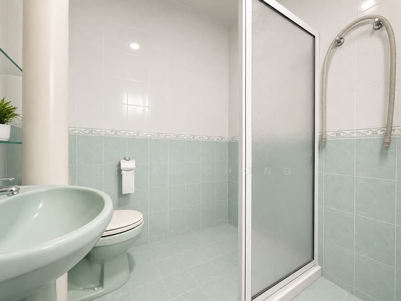 556 Jurong West Street 42, 556 Jurong West Street 42, 4 Bedrooms, 1,593 sqft, HDB Flat For Sale, by Ethan Chong, 500168341 - Bathroom - PropertyGuru.com.sg