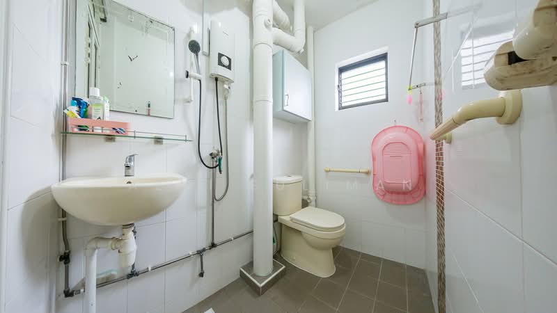 319 Woodlands Street 31, 319 Woodlands Street 31, 3 Bedrooms, 1,108 sqft, HDB Flat For Sale, by Azmi Suliman, 500168342 - Bathroom - PropertyGuru.com.sg