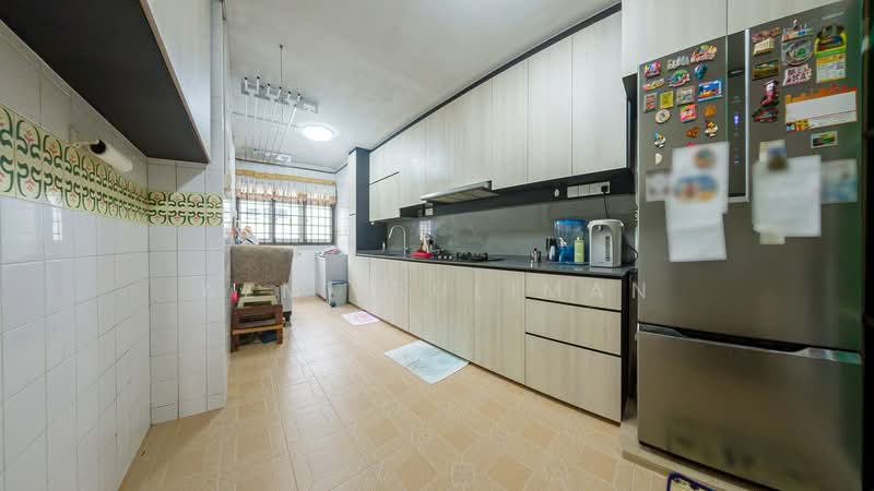 319 Woodlands Street 31, 319 Woodlands Street 31, 3 Bedrooms, 1,108 sqft, HDB Flat For Sale, by Azmi Suliman, 500168342 - Kitchen - PropertyGuru.com.sg