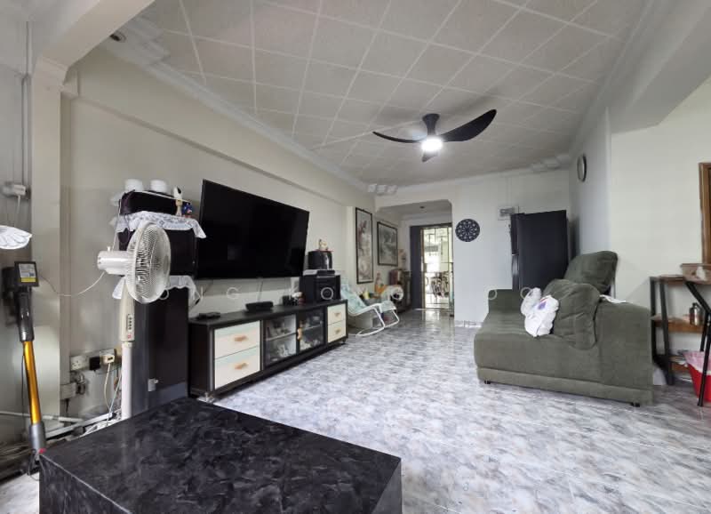 727 Tampines Street 71, 727 Tampines Street 71, 4 Bedrooms, 1,291 sqft, HDB Flat For Rent, by Ong Kong Joo, 500168344 - Living Room - PropertyGuru.com.sg
