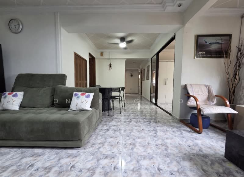 727 Tampines Street 71, 727 Tampines Street 71, 4 Bedrooms, 1,291 sqft, HDB Flat For Rent, by Ong Kong Joo, 500168344 - Living Room - PropertyGuru.com.sg