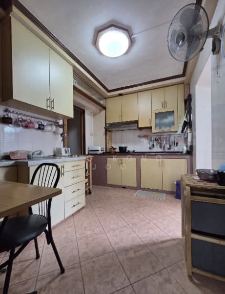 727 Tampines Street 71, 727 Tampines Street 71, 4 Bedrooms, 1,291 sqft, HDB Flat For Rent, by Ong Kong Joo, 500168344 - Kitchen - PropertyGuru.com.sg