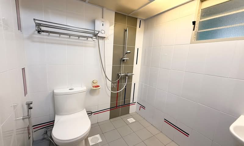217C Compassvale Drive, 217C Compassvale Drive, 3 Bedrooms, 990 sqft, HDB Flat For Sale, by Elaine Lee, 500168349 - Bathroom - PropertyGuru.com.sg