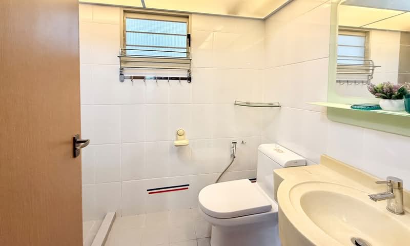 217C Compassvale Drive, 217C Compassvale Drive, 3 Bedrooms, 990 sqft, HDB Flat For Sale, by Elaine Lee, 500168349 - Bathroom - PropertyGuru.com.sg