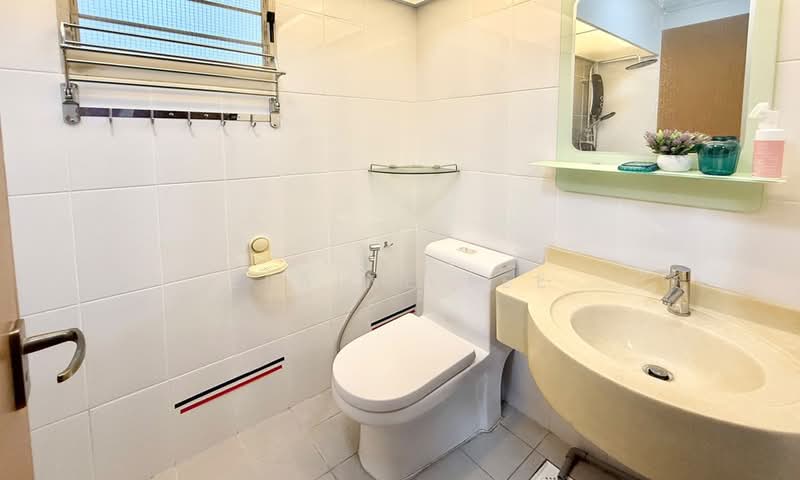 217C Compassvale Drive, 217C Compassvale Drive, 3 Bedrooms, 990 sqft, HDB Flat For Sale, by Elaine Lee, 500168349 - Bathroom - PropertyGuru.com.sg
