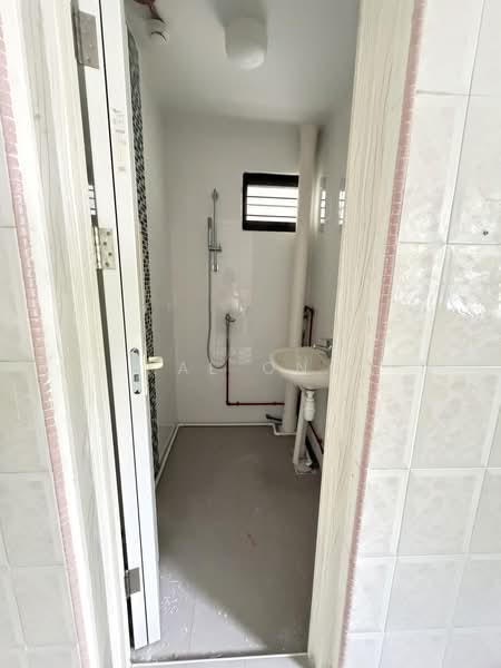 59 New Upper Changi Road, Bedok, New upper Changi road, 700 sqft, Shop / Shophouse For Rent, by Kal Ong, 500168362 - Bathroom - CommercialGuru.com.sg