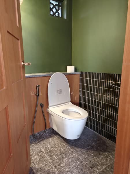 3 STOREY SHOPHS NEAR JLN BESAR/DESIGNER INTERIOR, DICKSON ROAD, 3,568 sqft, Shop / Shophouse For Sale, by Desmiarti Desi, 500168363 - Bathroom - CommercialGuru.com.sg