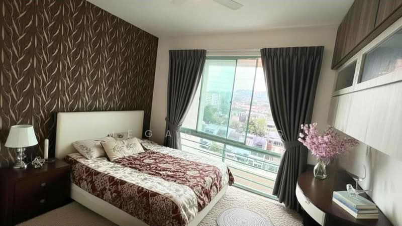 Hazel Park Condo, 15 Hazel Park Condo, 3 Bedrooms, 1,324 sqft, Condominium For Sale, by Megah Yang, 500168365 - PropertyGuru.com.sg