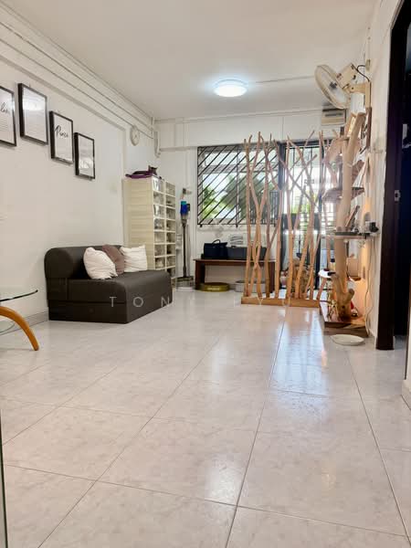 2 Lorong Lew Lian, 2 Lorong Lew Lian, 2 Bedrooms, 689 sqft, HDB Flat For Sale, by Tony Eyu, 500168372 - Living Room - PropertyGuru.com.sg