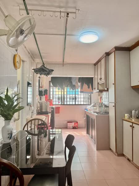 2 Lorong Lew Lian, 2 Lorong Lew Lian, 2 Bedrooms, 689 sqft, HDB Flat For Sale, by Tony Eyu, 500168372 - Kitchen - PropertyGuru.com.sg