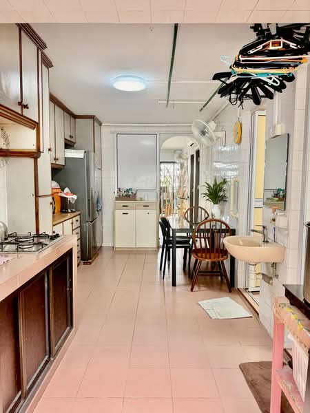 2 Lorong Lew Lian, 2 Lorong Lew Lian, 2 Bedrooms, 689 sqft, HDB Flat For Sale, by Tony Eyu, 500168372 - Kitchen - PropertyGuru.com.sg