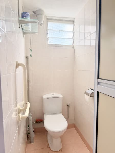 2 Lorong Lew Lian, 2 Lorong Lew Lian, 2 Bedrooms, 689 sqft, HDB Flat For Sale, by Tony Eyu, 500168372 - Bathroom - PropertyGuru.com.sg
