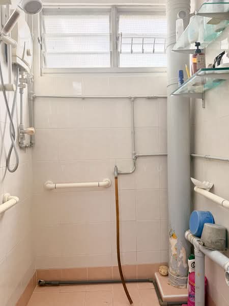 2 Lorong Lew Lian, 2 Lorong Lew Lian, 2 Bedrooms, 689 sqft, HDB Flat For Sale, by Tony Eyu, 500168372 - Bathroom - PropertyGuru.com.sg