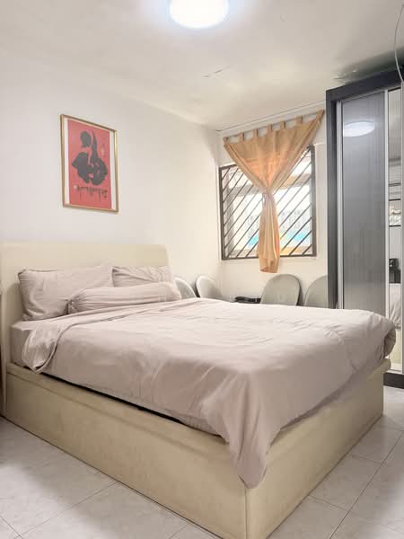 2 Lorong Lew Lian, 2 Lorong Lew Lian, 2 Bedrooms, 689 sqft, HDB Flat For Sale, by Tony Eyu, 500168372 - Bedroom - PropertyGuru.com.sg