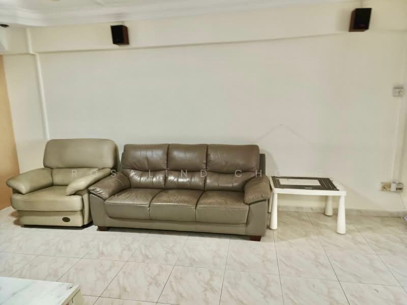 62 Lorong 4 Toa Payoh, 62 Lorong 4 Toa Payoh, 4 Bedrooms, 1,292 sqft, HDB Flat For Sale, by Rosalind Chong, 500168377 - Living Room - PropertyGuru.com.sg