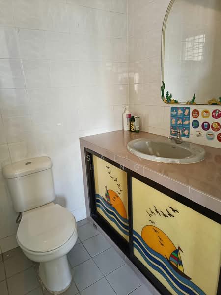 62 Lorong 4 Toa Payoh, 62 Lorong 4 Toa Payoh, 4 Bedrooms, 1,292 sqft, HDB Flat For Sale, by Rosalind Chong, 500168377 - Bathroom - PropertyGuru.com.sg