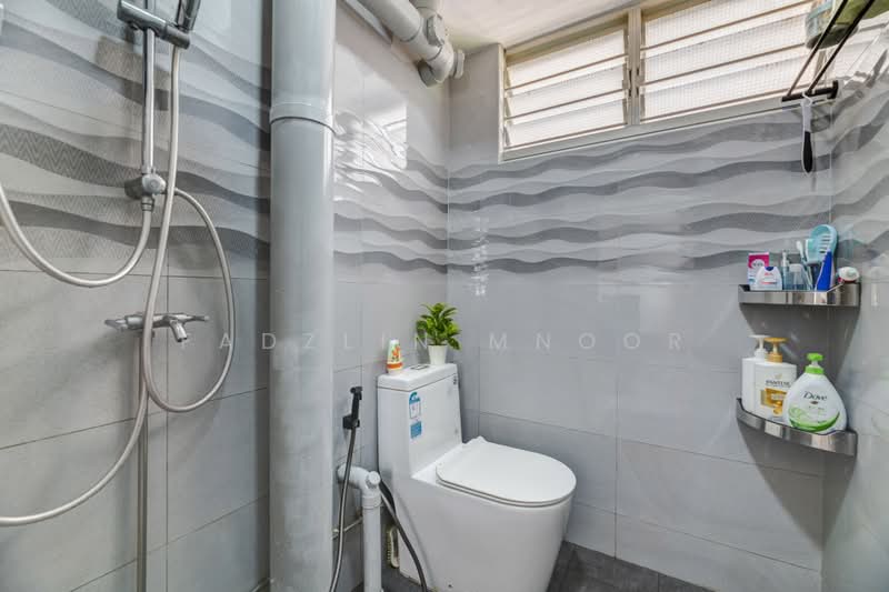 106 Ang Mo Kio Avenue 4, 106 Ang Mo Kio Avenue 4, 3 Bedrooms, 797 sqft, HDB Flat For Sale, by Fadzlin MNoor, 500168398 - Bathroom - PropertyGuru.com.sg