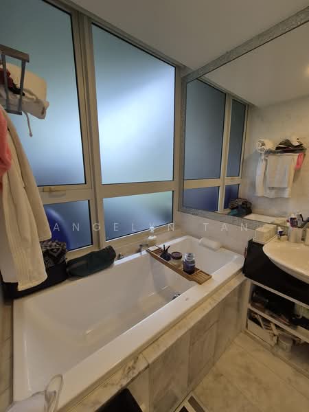 Turquoise, 51 Cove Drive, 3 Bedrooms, 2,573 sqft, Condominium For Rent, by Angelyn Tan, 500168420 - Bathroom - PropertyGuru.com.sg