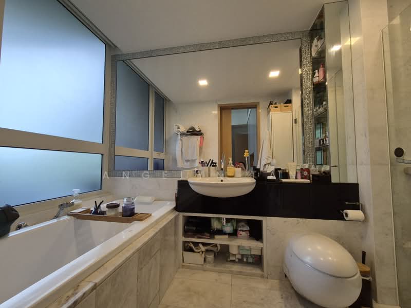 Turquoise, 51 Cove Drive, 3 Bedrooms, 2,573 sqft, Condominium For Rent, by Angelyn Tan, 500168420 - Bathroom - PropertyGuru.com.sg
