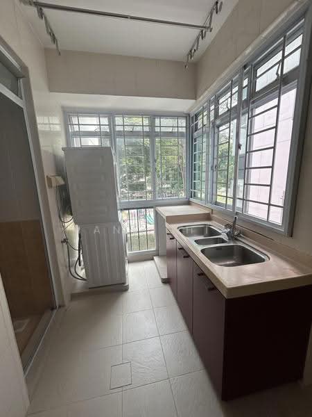Thomson Grove, 588 Yio Chu Kang Road, Mandai / Upper Thomson, 3 Bedrooms, 1,485 sqft, Condominium For Sale, by Jane Chia, 500168427 - Kitchen - PropertyGuru.com.sg