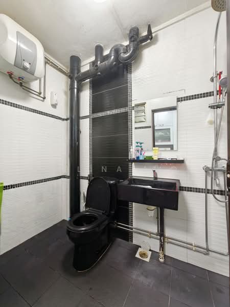 894B Woodlands Drive 50, 894B Woodlands Drive 50, 3 Bedrooms, 1,076 sqft, HDB Flat For Sale, by Amelina Ayob, 500168440 - Bathroom - PropertyGuru.com.sg