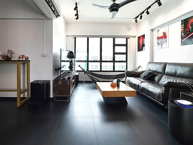 462B Blossom Spring @ Yishun, 462B Yishun Avenue 6, 3 Bedrooms, 1,001 sqft, HDB Flat For Sale, by Chal Sulaiman, 500168455 - Living Room - PropertyGuru.com.sg