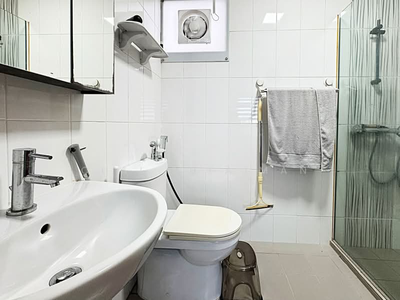 462B Blossom Spring @ Yishun, 462B Yishun Avenue 6, 3 Bedrooms, 1,001 sqft, HDB Flat For Sale, by Chal Sulaiman, 500168455 - Bathroom - PropertyGuru.com.sg