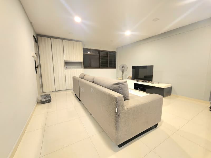 301 Clementi Avenue 4, 301 Clementi Avenue 4, 3 Bedrooms, 990 sqft, HDB Flat For Rent, by Lenny Tan, 500168472 - Living Room - PropertyGuru.com.sg